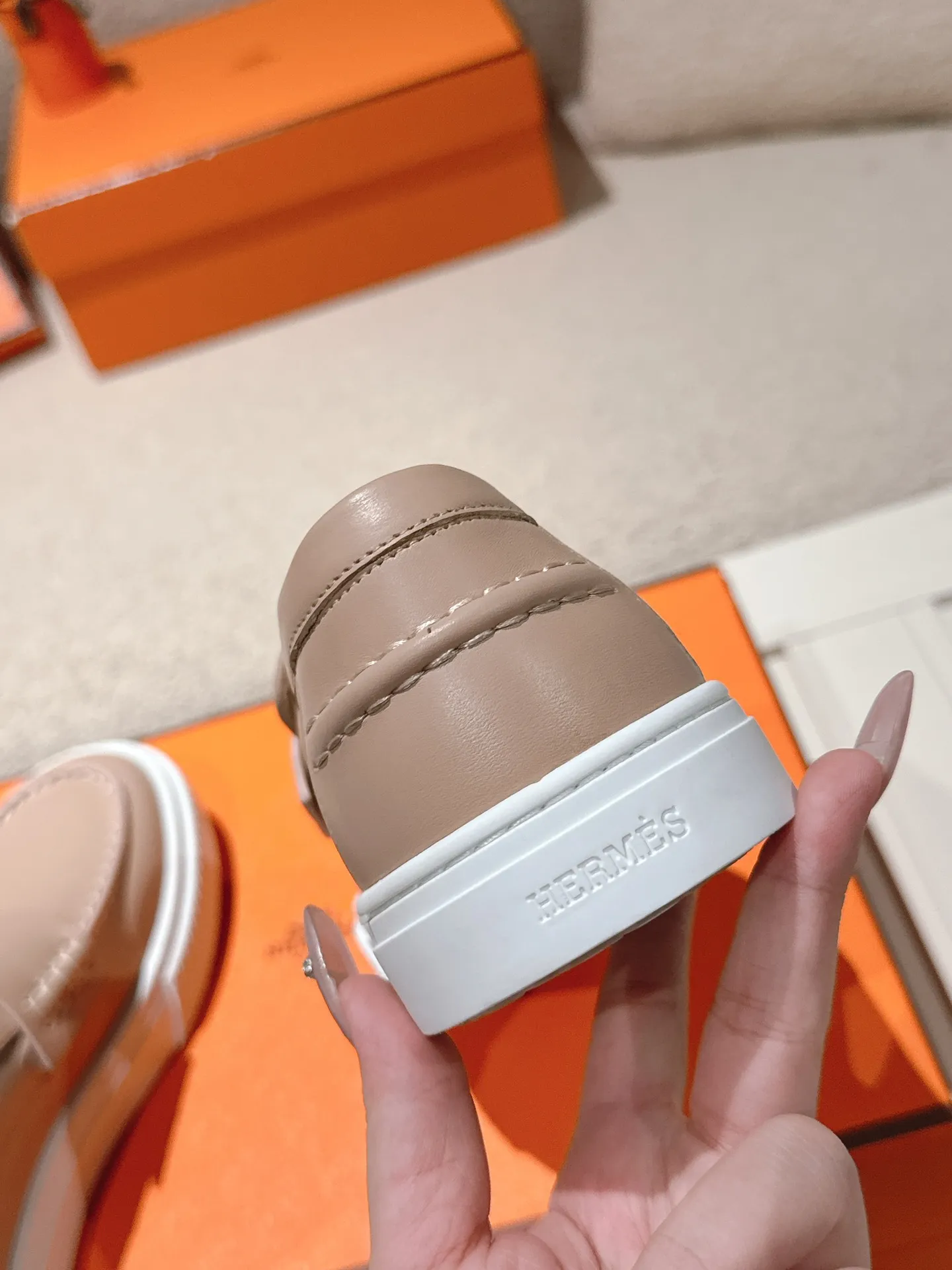 Men's men's shoes P620! Hermes# Thick Sole Couple Loafers These lace-up free sneakers in calfskin and washed denim feature signature "H" details. The design is simple and smooth, creating a fashionable urban look. It is comfortable and versatile. H family classics are not outdated, and the delivery counter is beautifully packaged🛍📦 Fabric: Original customized washed denim/first-layer cowhide Lining: Imported soft sheepskin Sole: Original open-molded anti-slip TPU material Size: 35-45